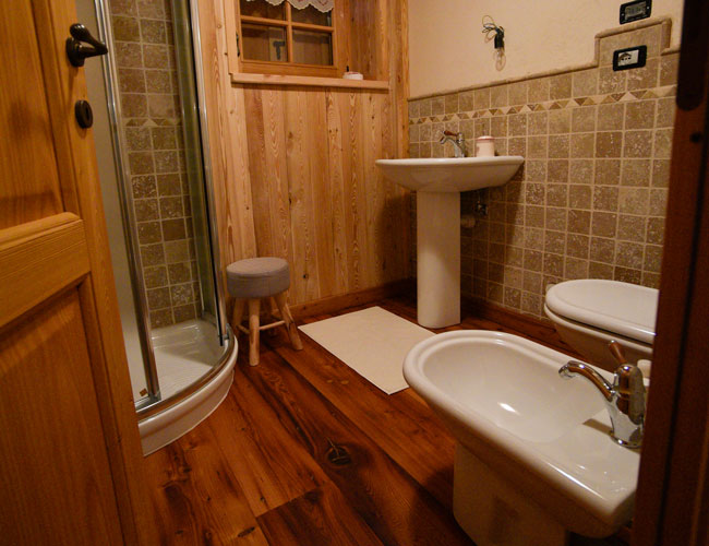 bagno in stile alpino