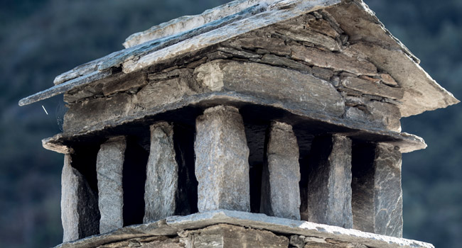 Costruzione camini in pietra